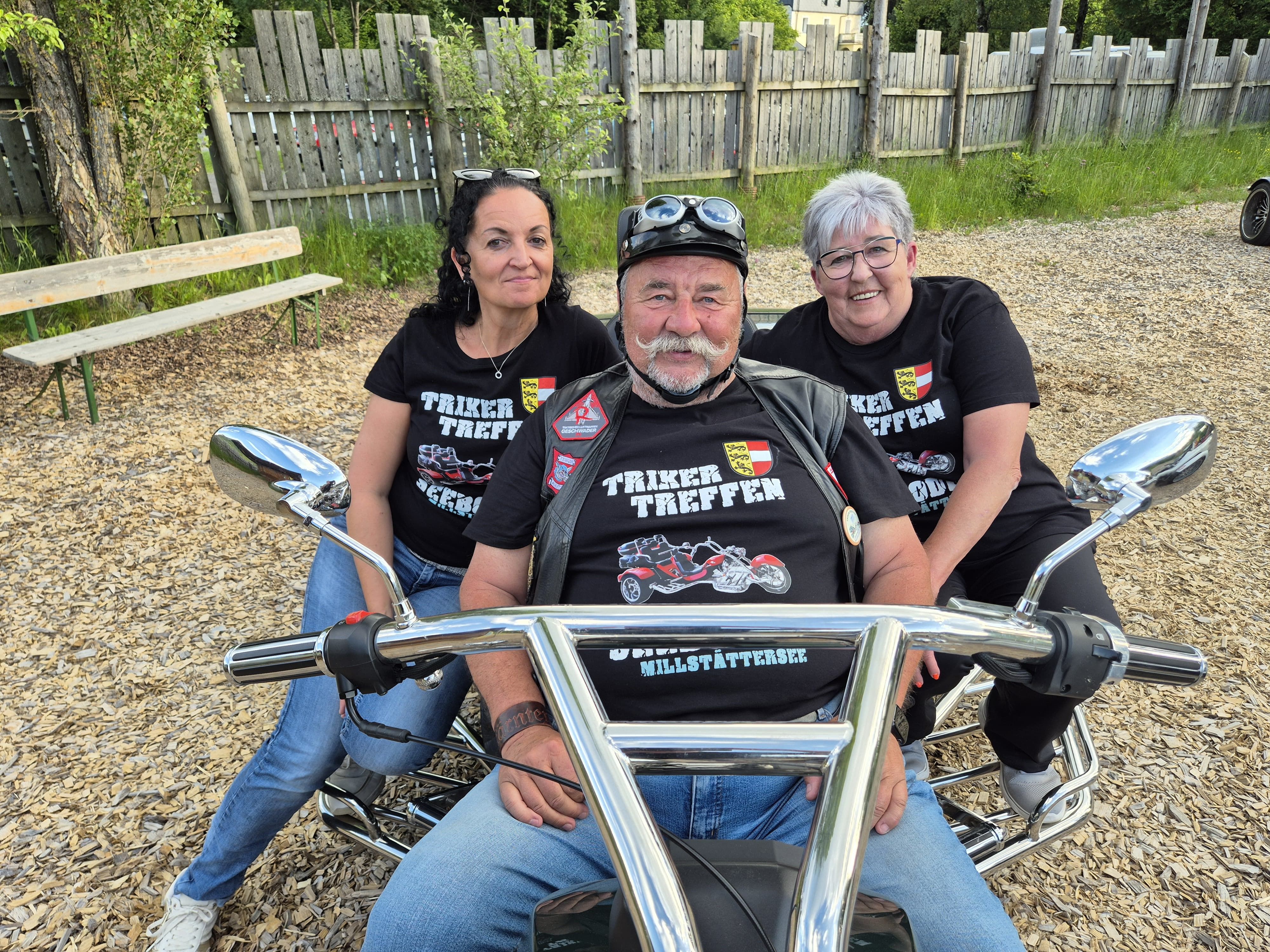 Gruppenfoto: Flurreinigung mit der Dorfgemeinschaft PUKK