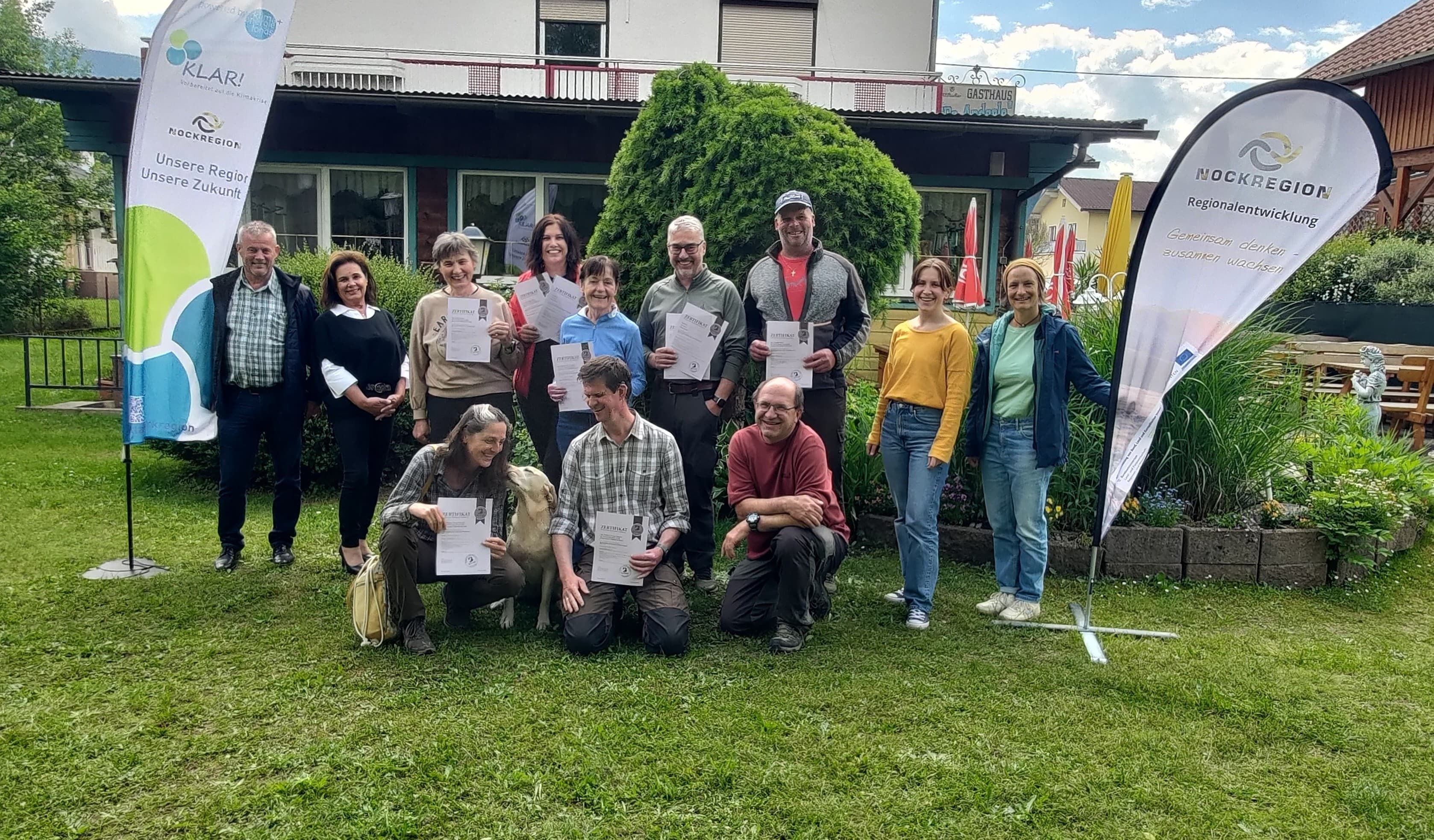 Gruppenfoto: Die Teilnehmer bei der Zertifikatsverleihung