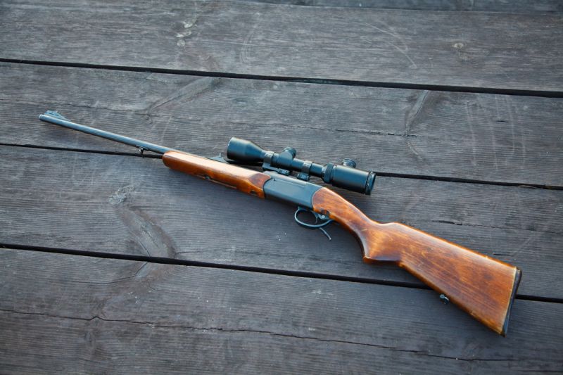 Sie sehen ein Bild mit einem Jagdgewehr Foto: © fotorezekne – Stock photo ID:138051954